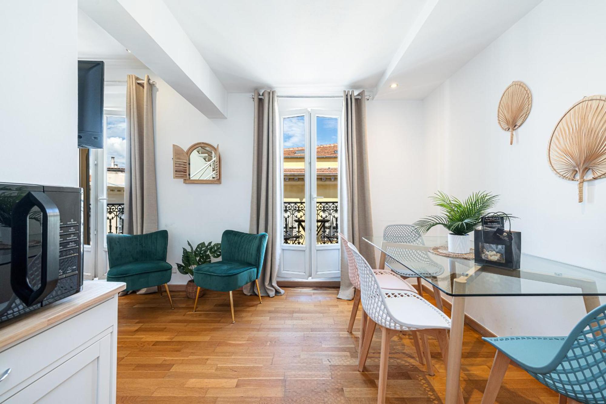 니스 Massena Street - 1 Bdr Duplex With Ac & Parking 아파트 외부 사진