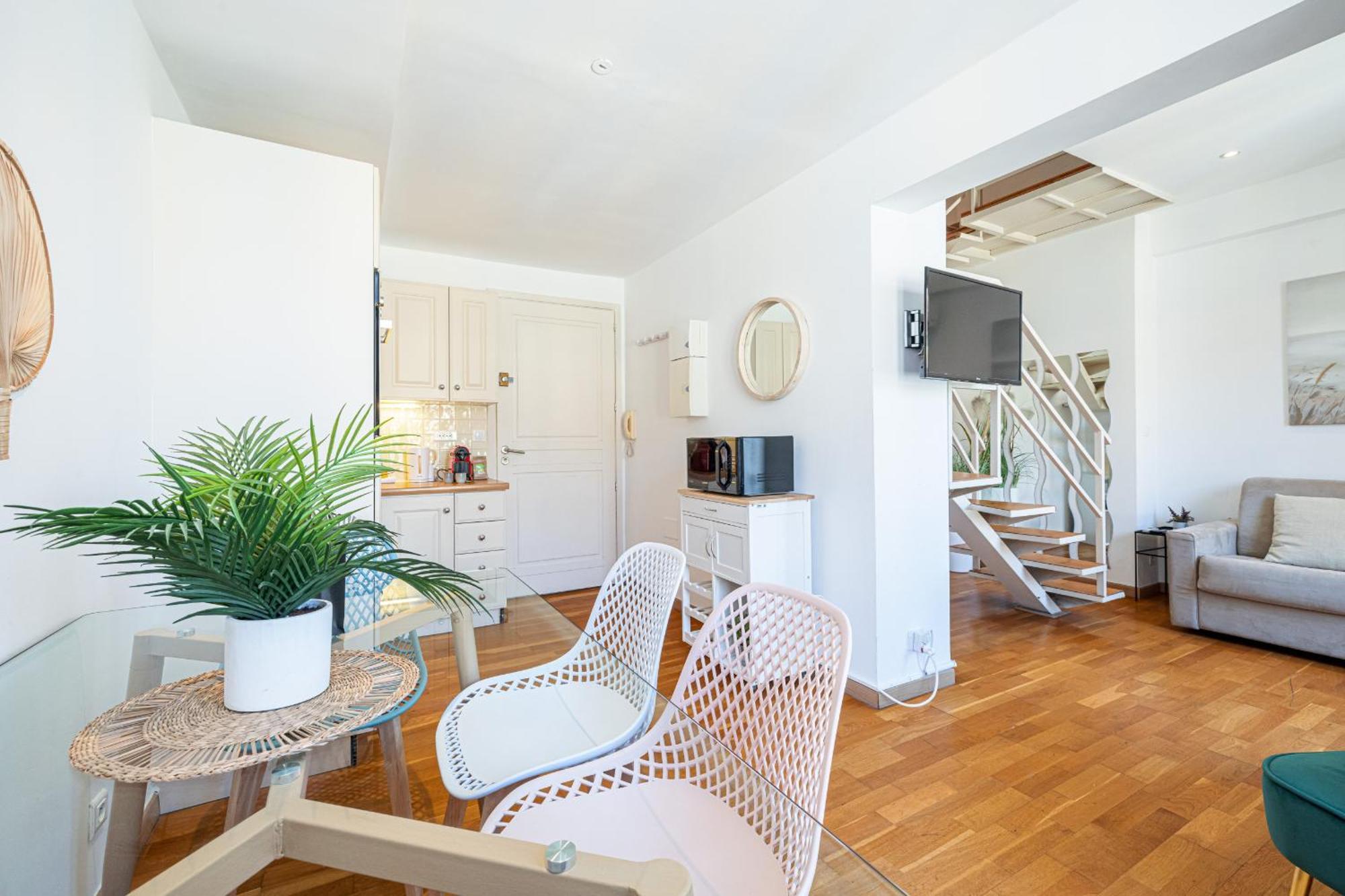 니스 Massena Street - 1 Bdr Duplex With Ac & Parking 아파트 외부 사진